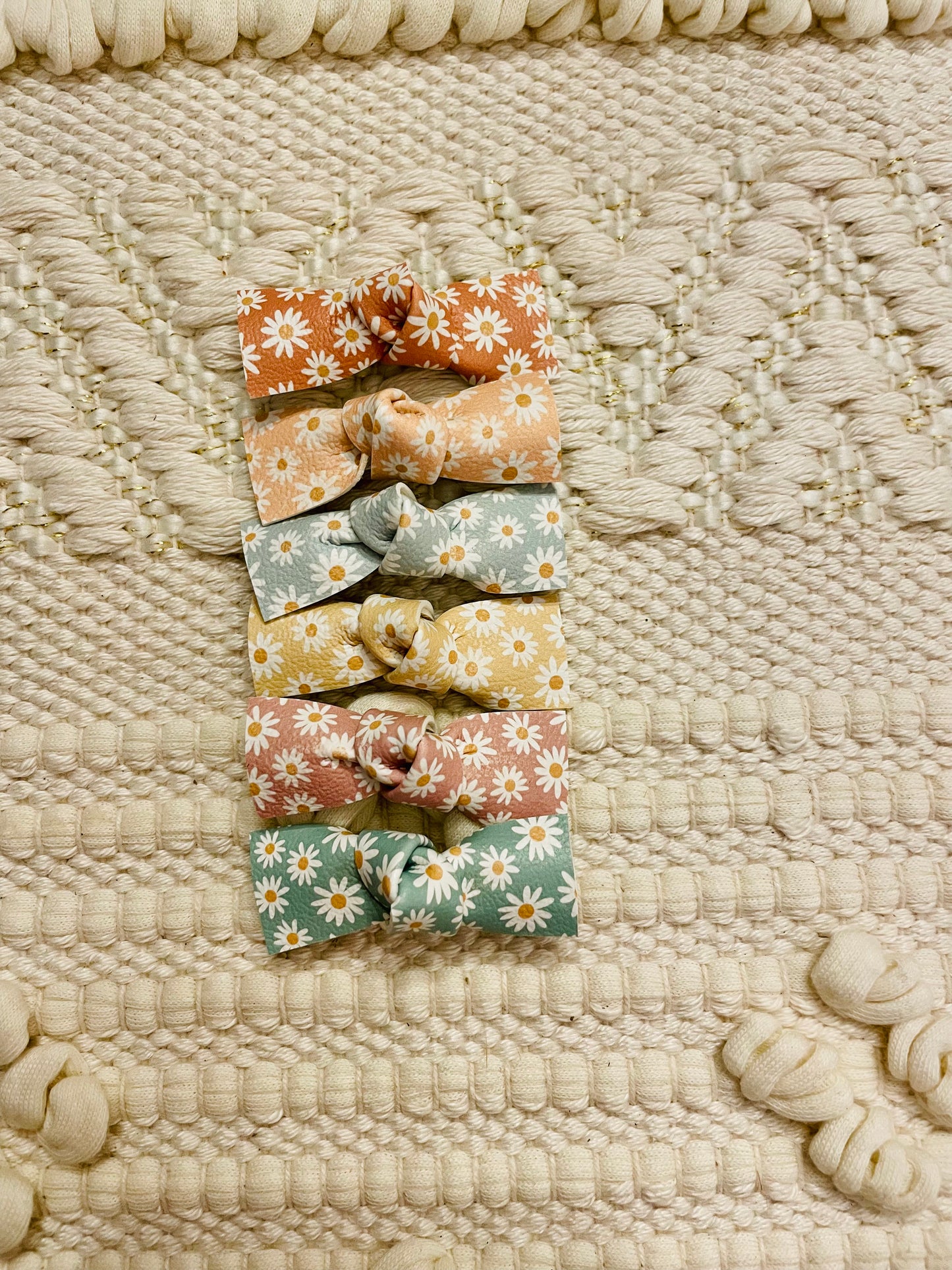 Set of 6 - 2" Knot Clips, Muted Rainbow Daisy